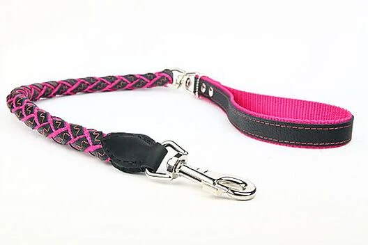 Yogipet - Laisse En Cuir Tressé 120cm Pour Chien - Noir/Rose 4 Yogipet - Laisse En Cuir Tressé 120cm Pour Chien - Noir/Rose – Image 2